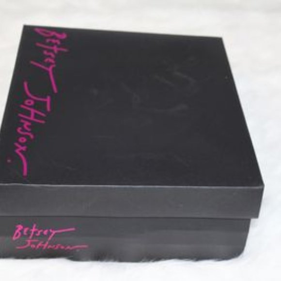 NWB Betsey Johnson Prince-P Bow Pumps 8 - SOLD OUT in this size RED/WHITE PLAID - Picture 2 of 7